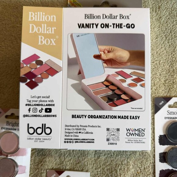 Billion Dollar Beauty Makeup Box / Mirror, Eyeshadow, and Blush BRAND NEW - Picture 3 of 12